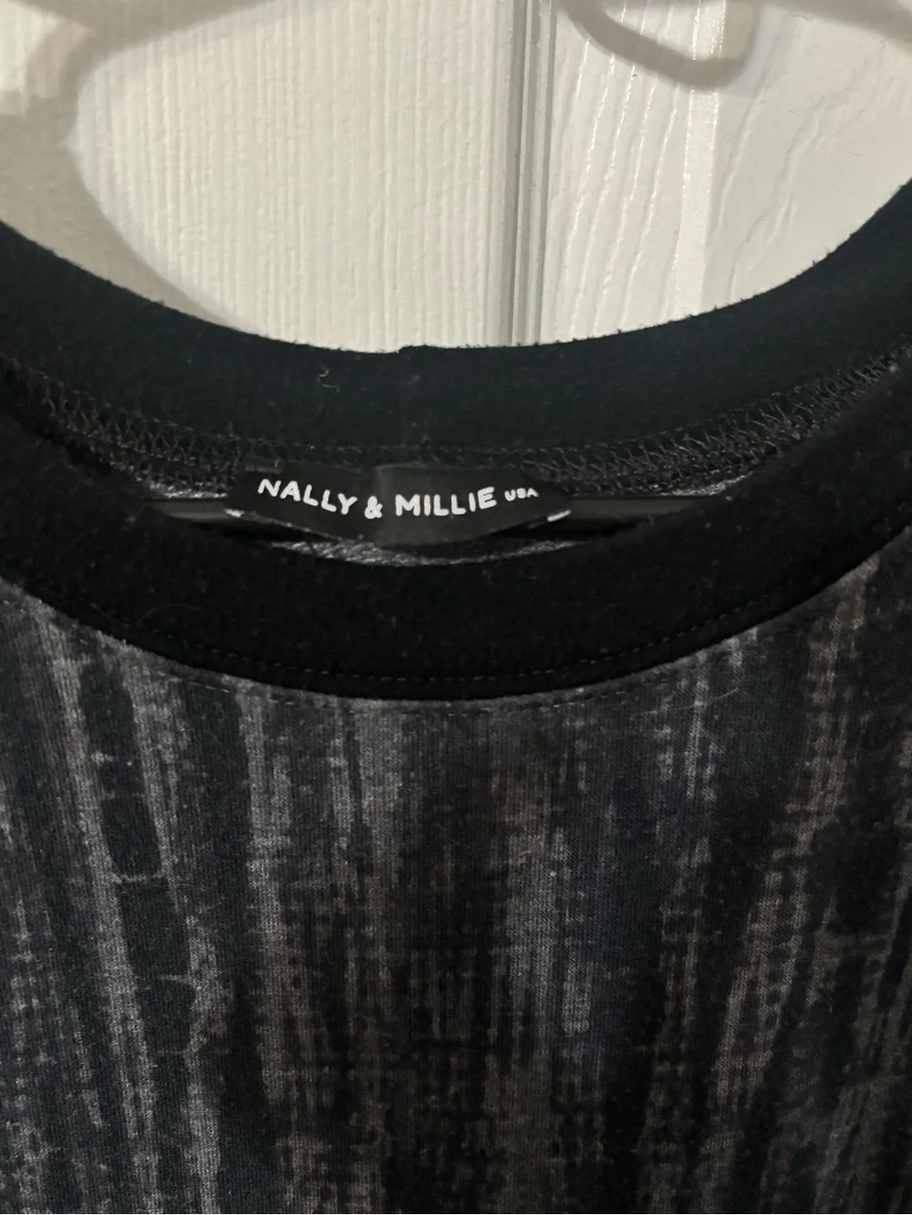 Nally & Millie Black and Gray Patterned Crew Neck Sweater